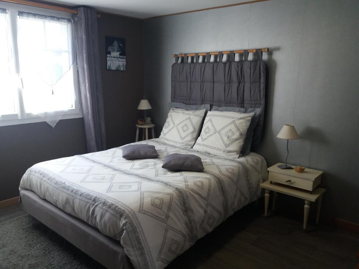 Chambre D'Hotes Hola Bed & Breakfast Лавал Екстериор снимка