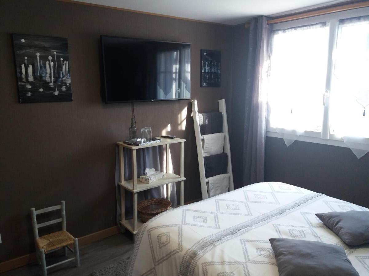 Chambre D'Hotes Hola Bed & Breakfast Лавал Екстериор снимка